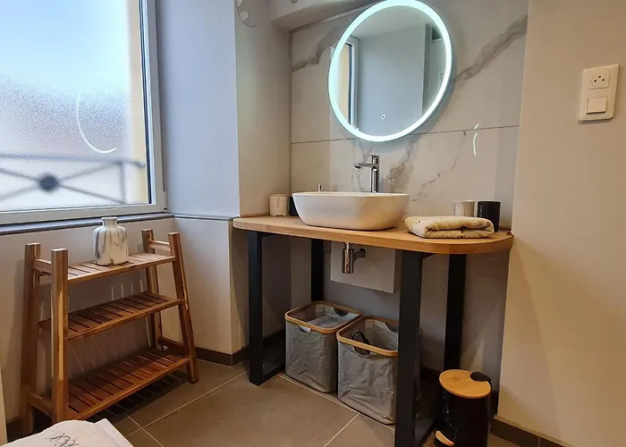 Cosy A Avec Climatisation Et Parking Optionnel - Fr-1-584-390 * Briey